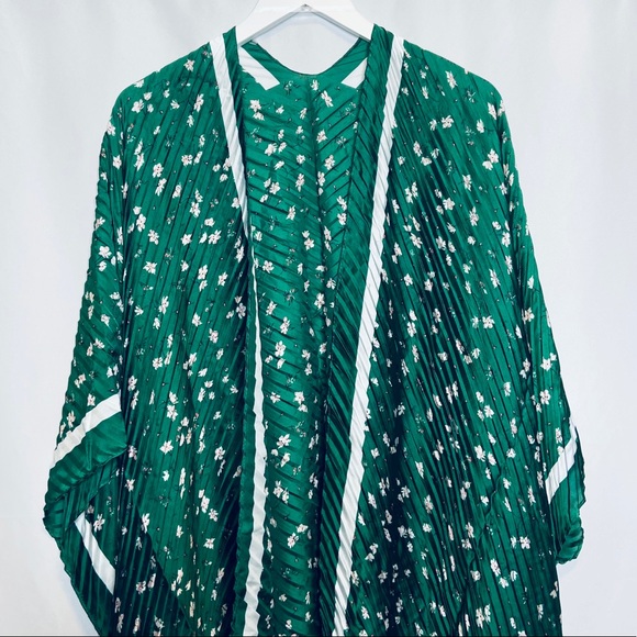 NWT Banana Republic Crinkle Wrap in Emerald Green - Picture 4 of 8